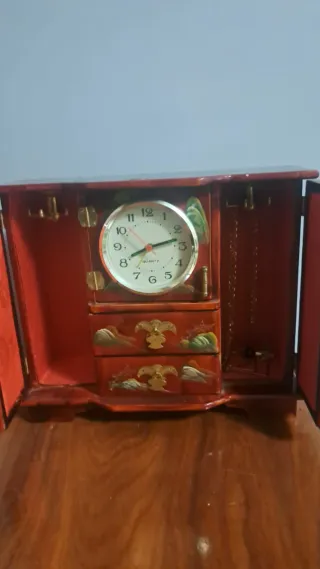 Joyero Vintage con Reloj.