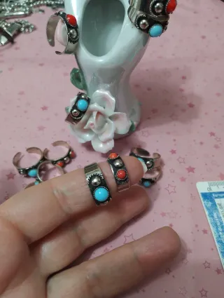 Set 13 anelli vintage rossi e turchesi