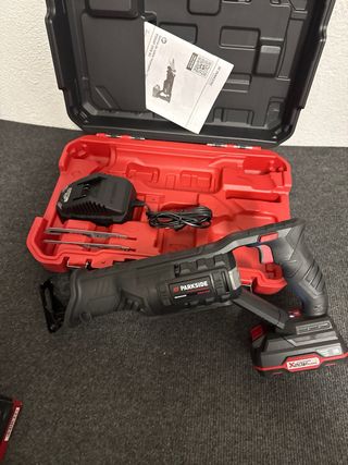 Sierra de sable Parkside 20V + Batería y Cargador