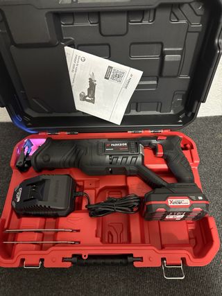 Sierra de sable Parkside 20V + Batería y Cargador