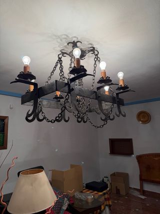 Lámpara de hierro forjado estilo rústico