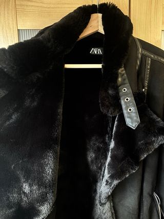 Abrigo invierno Zara oversize negro