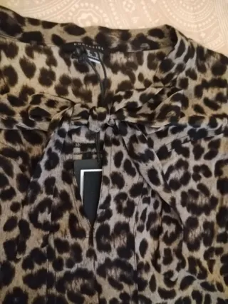 Blusa con estampado de leopardo