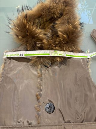 Chaleco reversible con capucha de pelo y cinturón