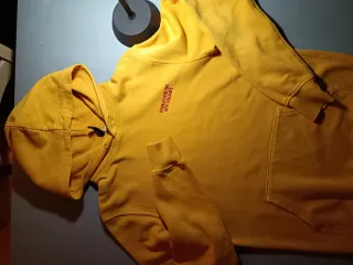 Felpa gialla con scritta FOREVER IN MY HEART