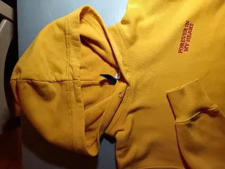 Felpa gialla con scritta FOREVER IN MY HEART