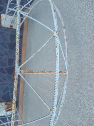 Arco metálico blanco jardín