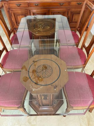 Mesa de salón de cristal y madera