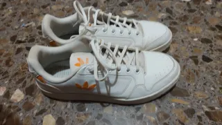 Zapatillas Adidas Naranja y Blanco