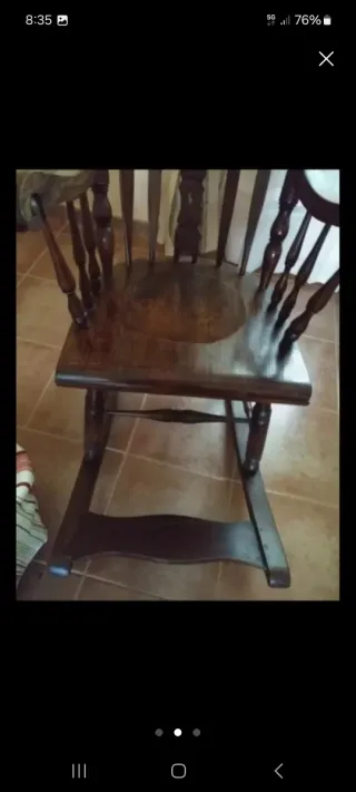 Mecedora antigua de madera grande