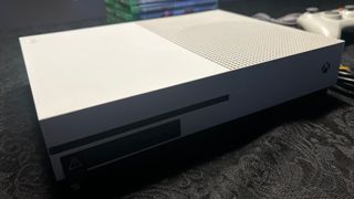 Xbox One S 1TB + 2 Controller + 14 Giochi