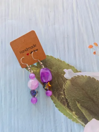 Pendientes artesanales morados y multicolor
