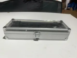 Caja aluminio y cristal para joyas/relojes