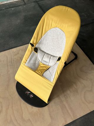 Hamaca BabyBjörn amarilla y gris