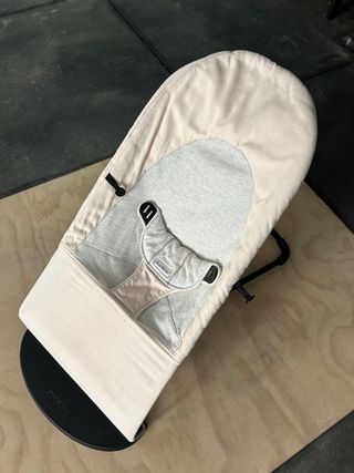 Hamaca BabyBjörn rosa y gris