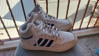 Zapatillas Adidas Hi-Top Blancas y Azules