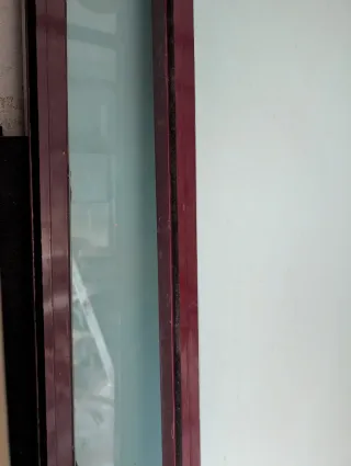 Puerta Balconera Corredera de color granate