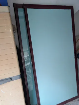 Puerta Balconera Corredera de color granate