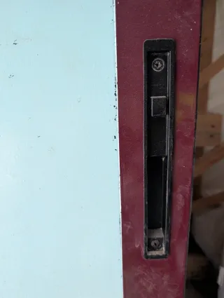 Puerta Balconera Corredera de color granate