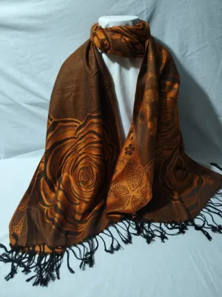 Sciarpa calda marrone e arancione