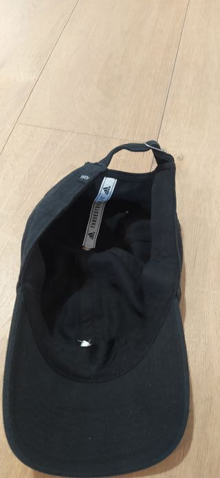 Gorra Adidas negra Aeroready