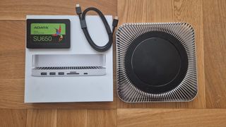 Mac Mini M2 A2686 + Hub + Disco SSD - Como Nuevo
