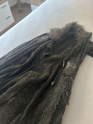 Chaqueta gris con detalles