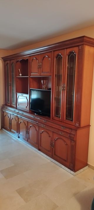 Mueble de salón madera maciza y cristal