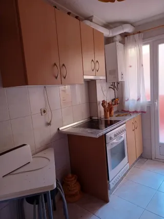 Se alquila habitación en piso compartido