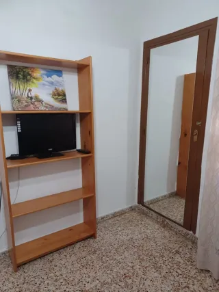 Se alquila habitación en piso compartido