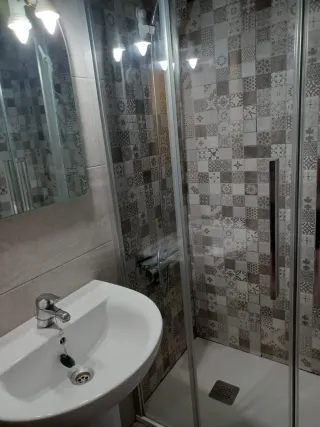 Se alquila habitación en piso compartido