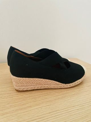 Zapatos cuña negros mujer