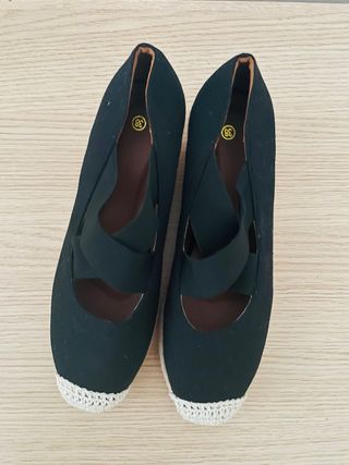 Zapatos cuña negros mujer