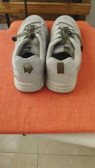 Sneakers beige e verdi sportive