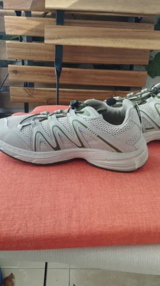 Sneakers beige e verdi sportive