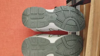 Sneakers beige e verdi sportive