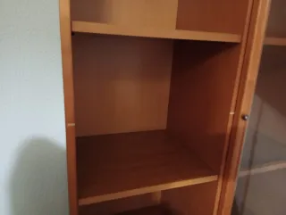 Vitrina madera con puerta cristal corredera