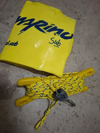 Boya, plegador y plomo pescasub