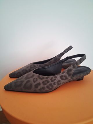 Zapatos slingback estampado leopardo