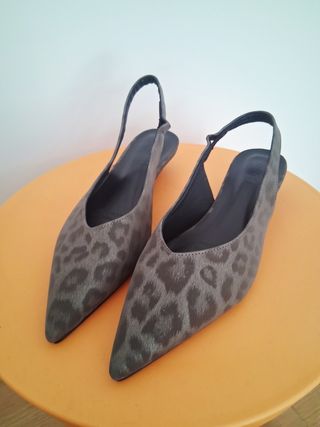 Zapatos slingback estampado leopardo