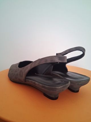 Zapatos slingback estampado leopardo