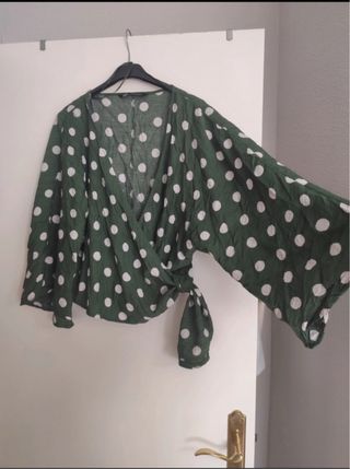 Blusa Zara verde lunares blancos