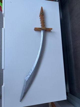 Espada medieval de madera y metal