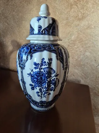 Vaso in ceramica blu e bianco