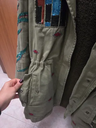 Parka Desigual con cappuccio e imbottitura