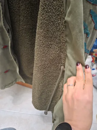 Parka Desigual con cappuccio e imbottitura