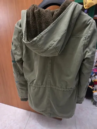 Parka Desigual con cappuccio e imbottitura