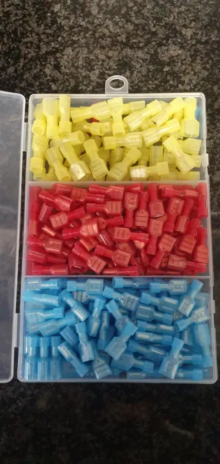 Conectores eléctricos surtidos