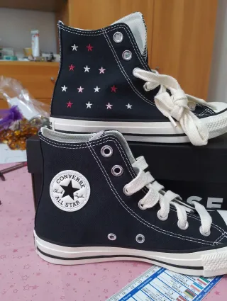 Converse ricamate nere