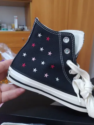 Converse ricamate nere